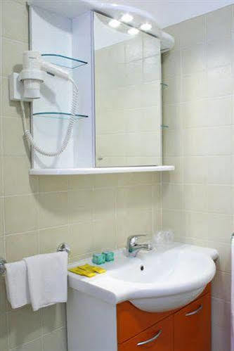 Residence Sara Триест Екстериор снимка