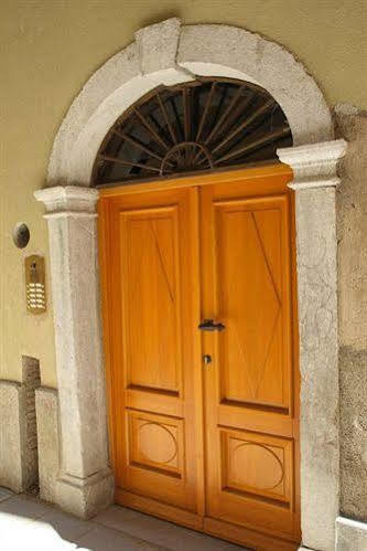 Residence Sara Триест Екстериор снимка