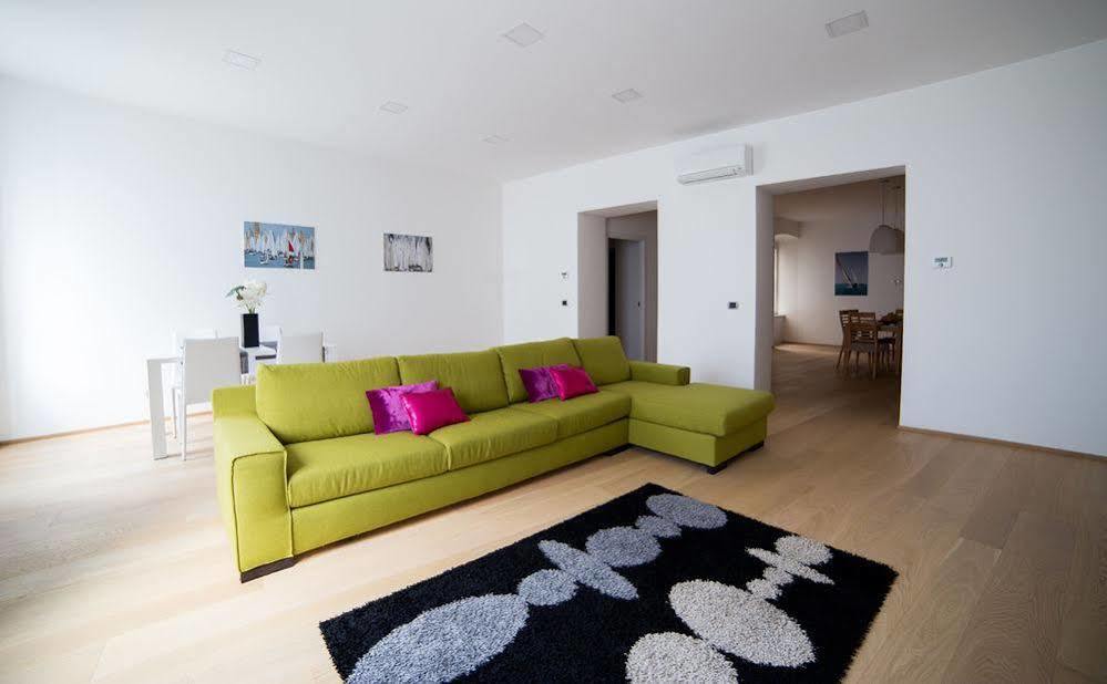 Residence Sara Триест Екстериор снимка